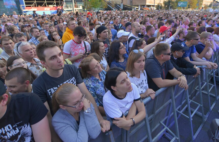 Рок-фестиваль "Наши в городе" поздравил столицу с праздником 10 фото