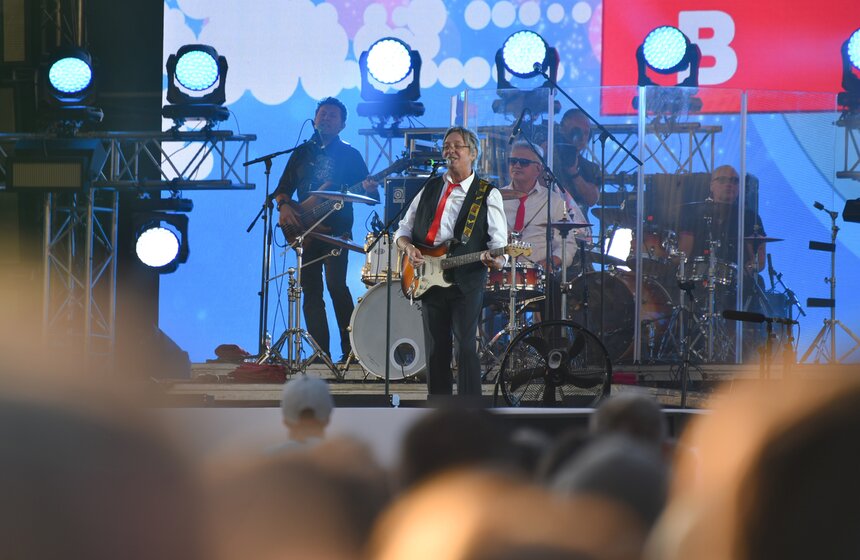 Рок-фестиваль "Наши в городе" поздравил столицу с праздником 7 фото