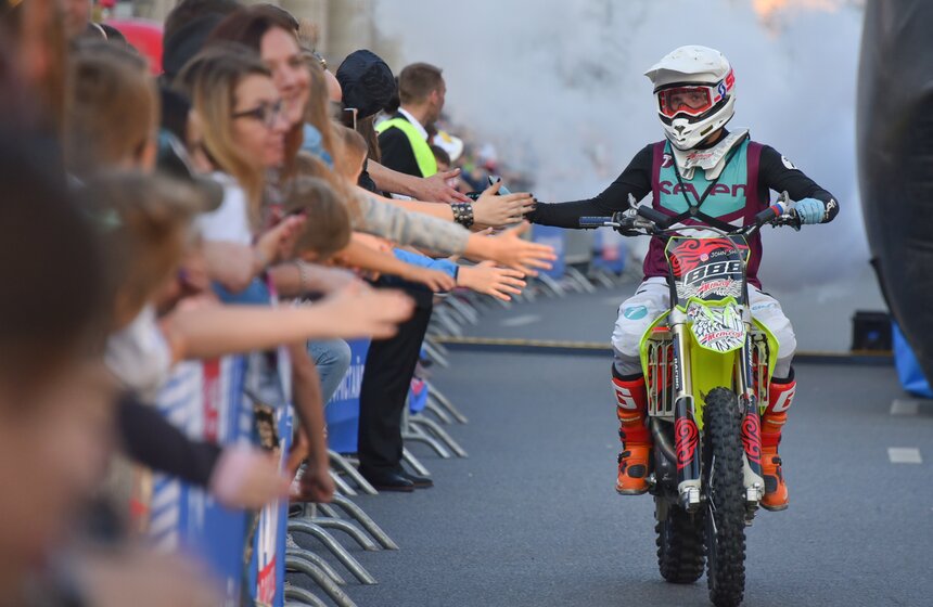 Рок-фестиваль "Наши в городе" поздравил столицу с праздником 17 фото
