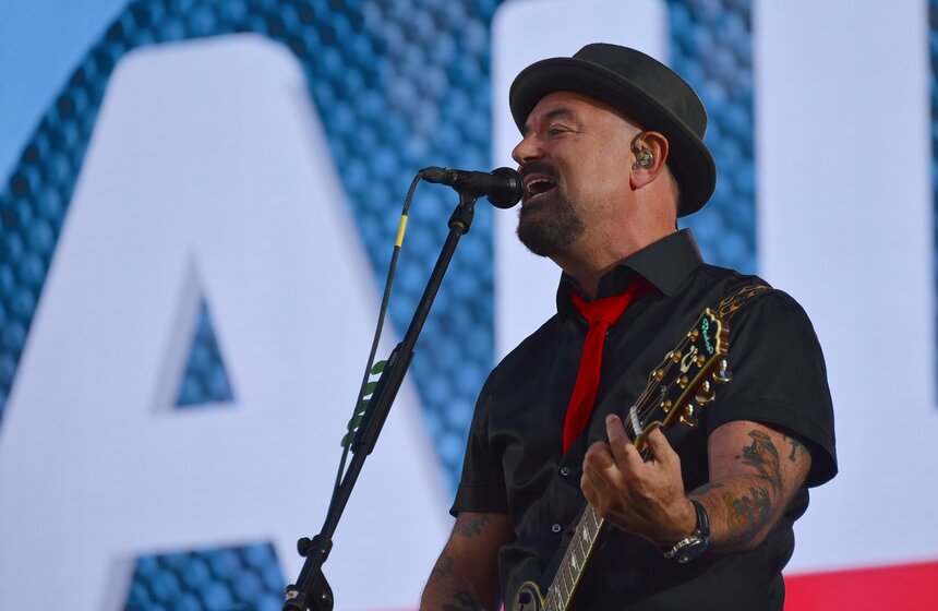 Рок-фестиваль "Наши в городе" поздравил столицу с праздником 8 фото