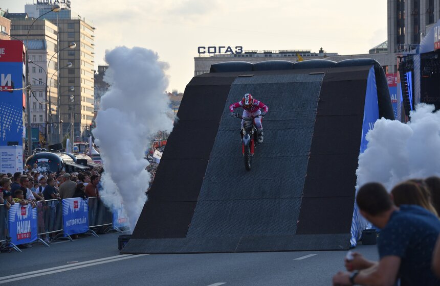 Рок-фестиваль "Наши в городе" поздравил столицу с праздником 15 фото