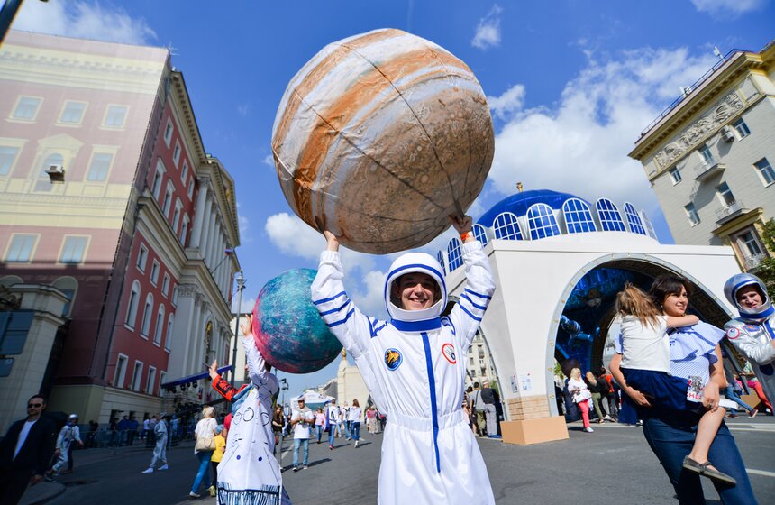 Празднование Дня города на Тверской улице 19 фото