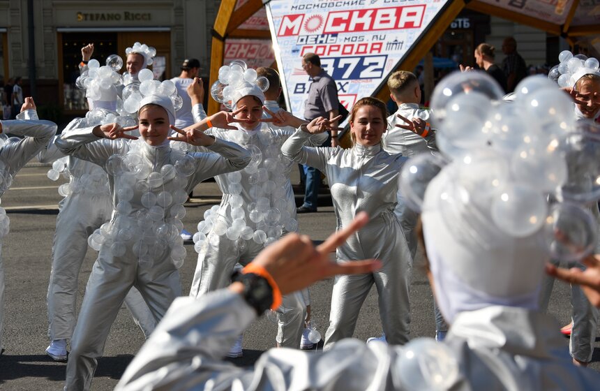 Празднование Дня города на Тверской улице 6 фото