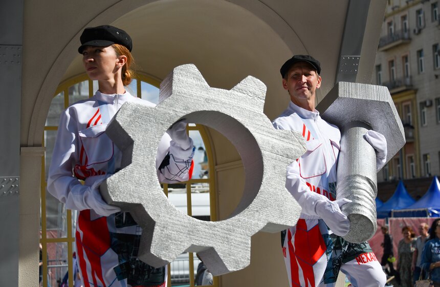 Празднование Дня города на Тверской улице 23 фото