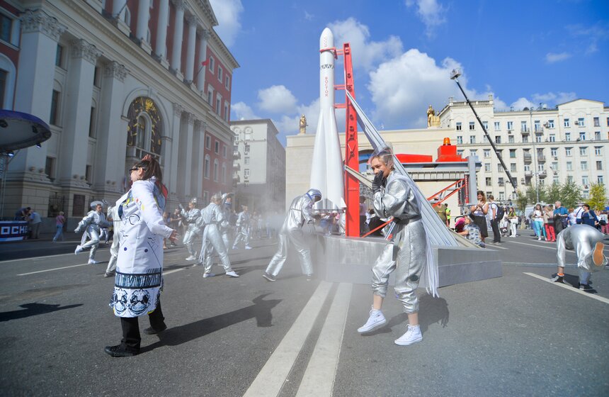 Празднование Дня города на Тверской улице 20 фото