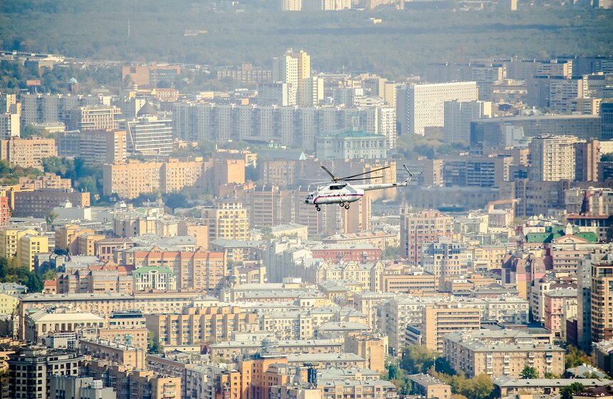 С высоты птичьего полета: мировой рекорд по хайлайну на высоте установили в Москве 4 фото