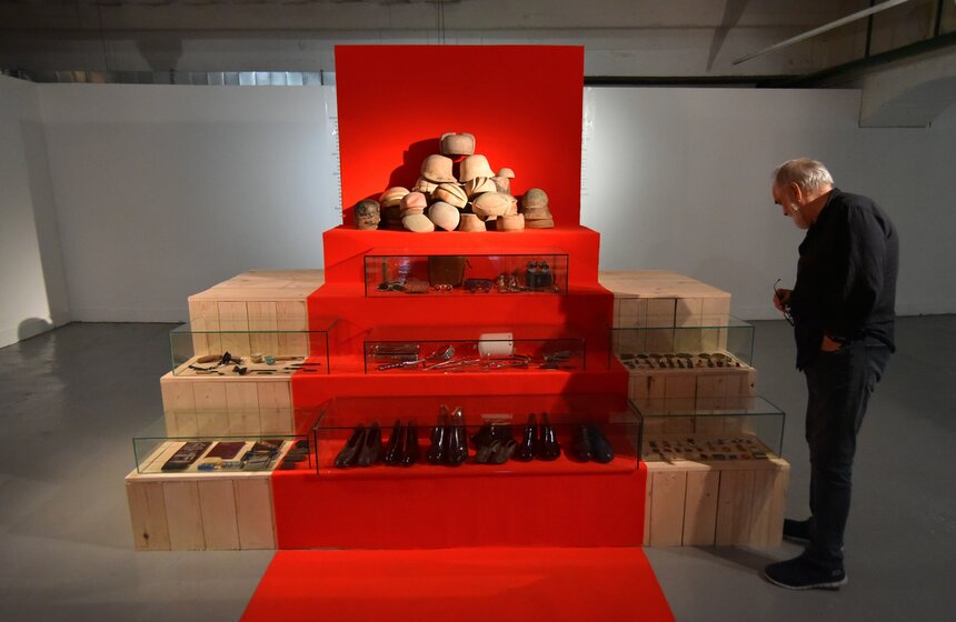 Посетители увидят восемь персональных собраний, детально иллюстрирующих практики собирателей-одиночек