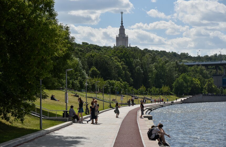 Далее в списке рекордсменов – самая длинная в Москве пешеходная дорожка. Ее протяженность составляет 12 километров.