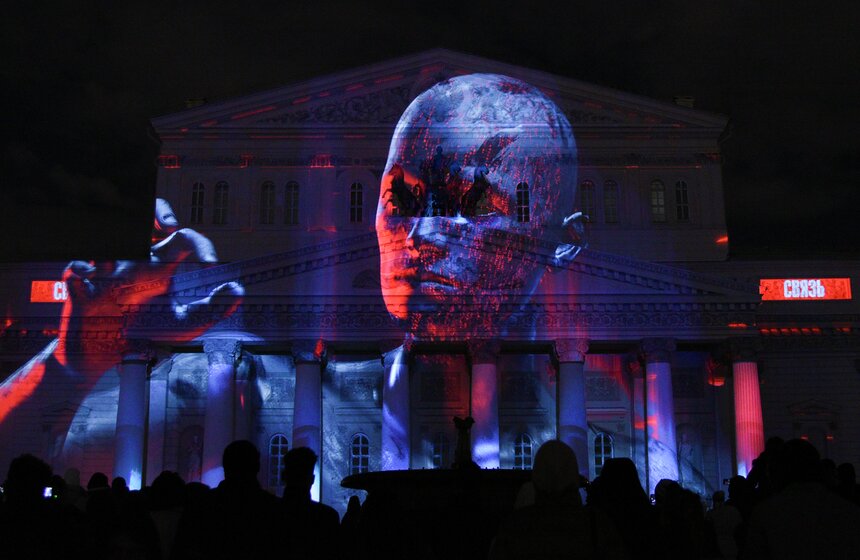 Театр о театре: фестиваль "Круг света" на Театральной площади 24 фото