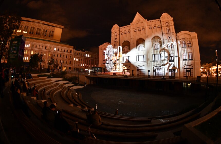 Фестиваль "Круг света" на фасаде Политехнического музея. Как это было 11 фото