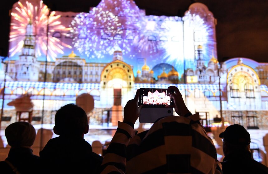 Фестиваль "Круг света" на фасаде Политехнического музея. Как это было 7 фото