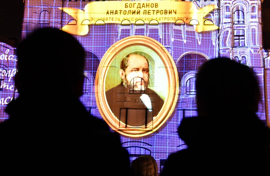 Фестиваль "Круг света" на фасаде Политехнического музея. Как это было 8 фото