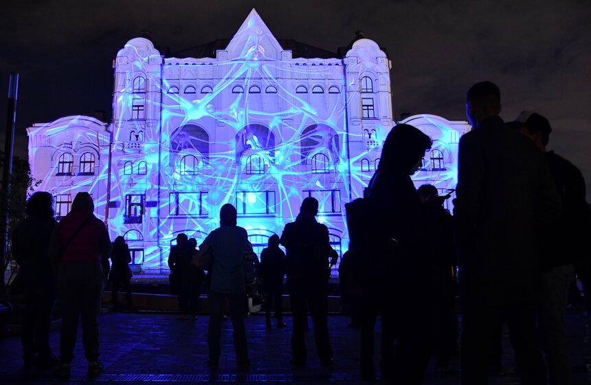 Фестиваль "Круг света" на фасаде Политехнического музея. Как это было 14 фото