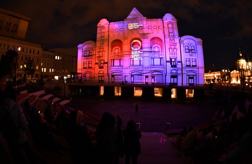 Фестиваль "Круг света" на фасаде Политехнического музея. Как это было 1 фото