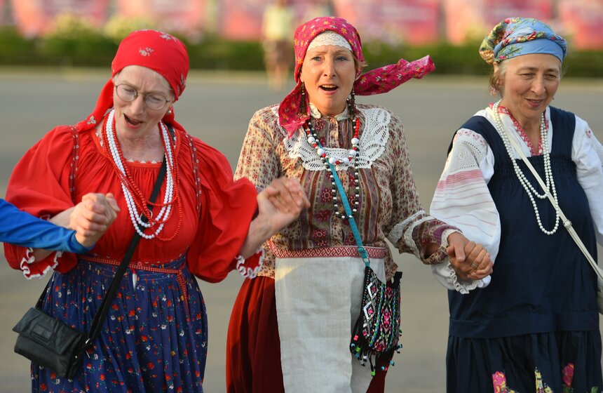 На ВДНХ прошел массовый хоровод-флешмоб 16 фото