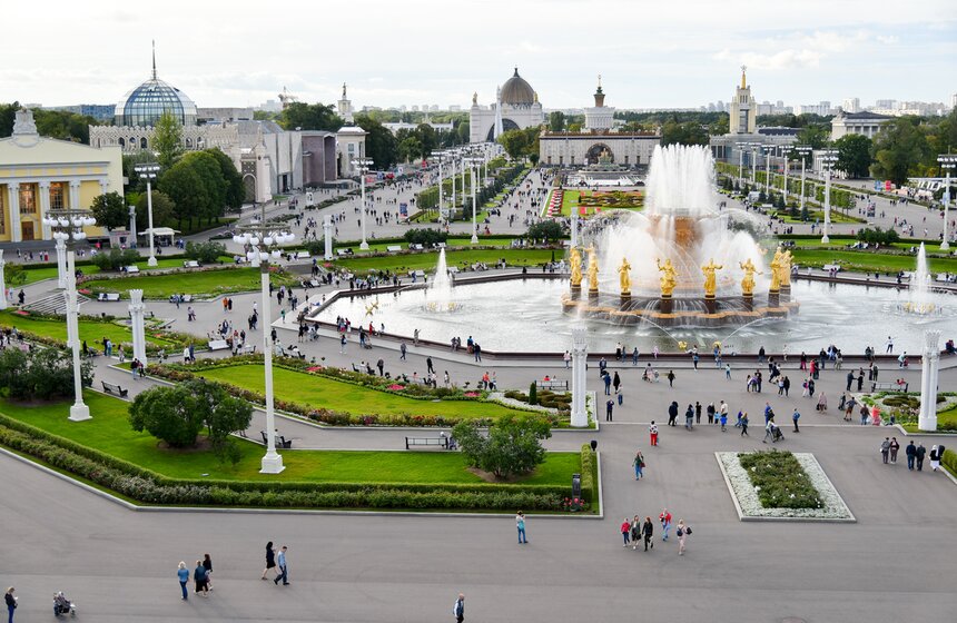 На ВДНХ прошел массовый хоровод-флешмоб 1 фото