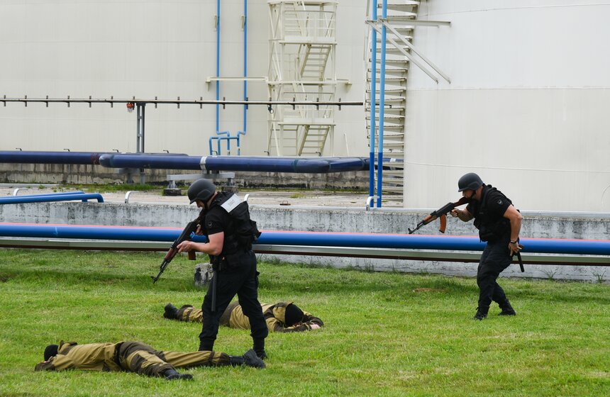 Аэропорт Домодедово совместно с госслужбами отработал действия в случае ЧС 6 фото