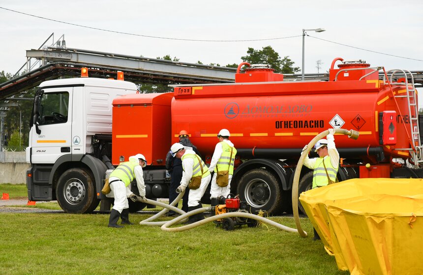 Аэропорт Домодедово совместно с госслужбами отработал действия в случае ЧС 28 фото