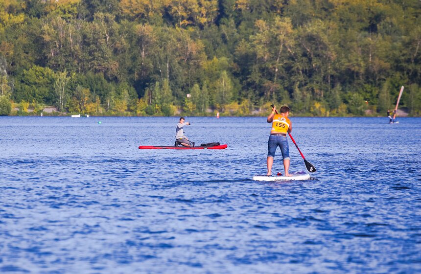 "Лови волну". В столице прошла гонка Strong Waves Tour по SUP-серфингу 25 фото