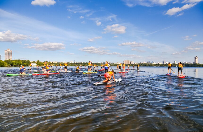 "Лови волну". В столице прошла гонка Strong Waves Tour по SUP-серфингу 23 фото