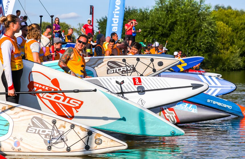 "Лови волну". В столице прошла гонка Strong Waves Tour по SUP-серфингу 20 фото