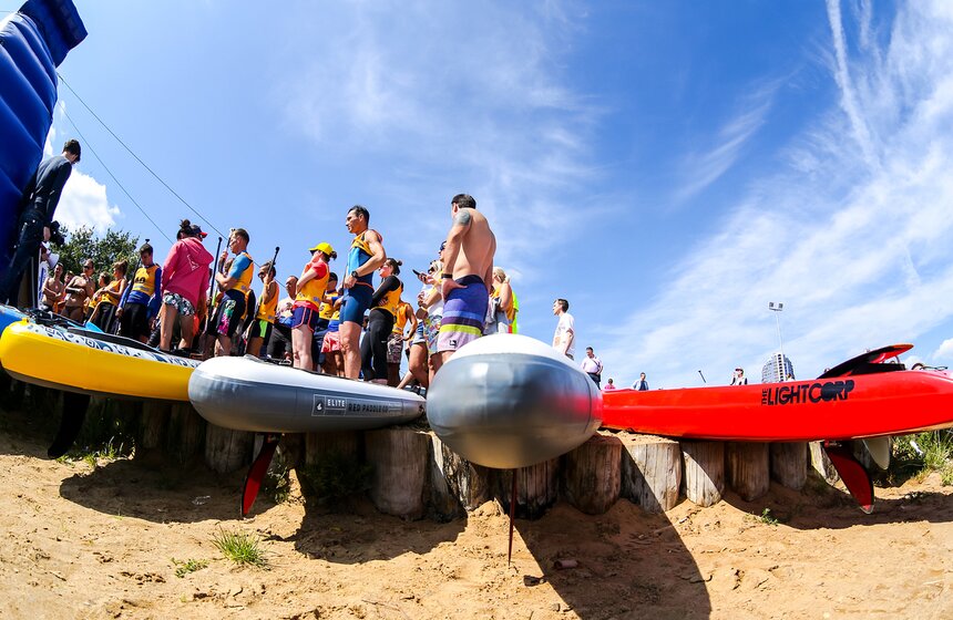 "Лови волну". В столице прошла гонка Strong Waves Tour по SUP-серфингу 2 фото