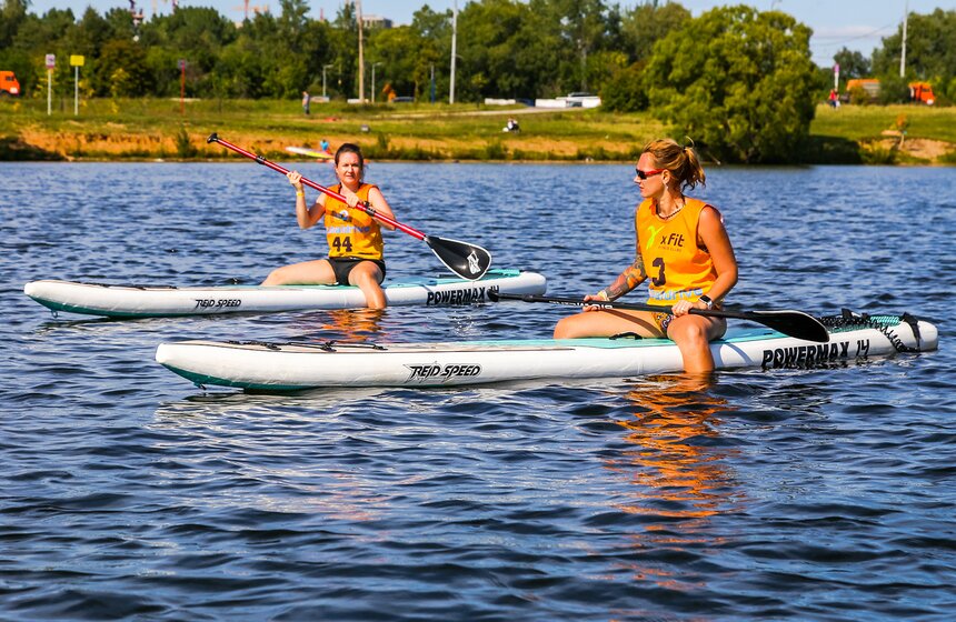"Лови волну". В столице прошла гонка Strong Waves Tour по SUP-серфингу 13 фото