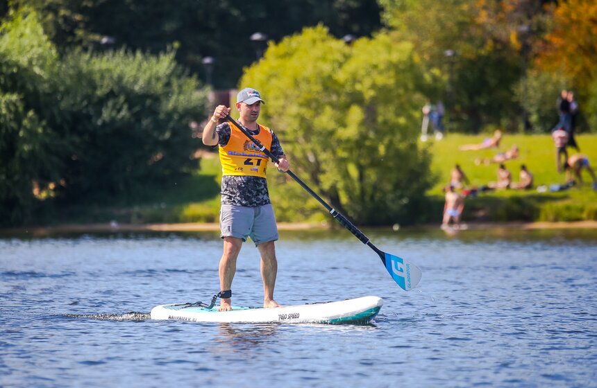 "Лови волну". В столице прошла гонка Strong Waves Tour по SUP-серфингу 12 фото