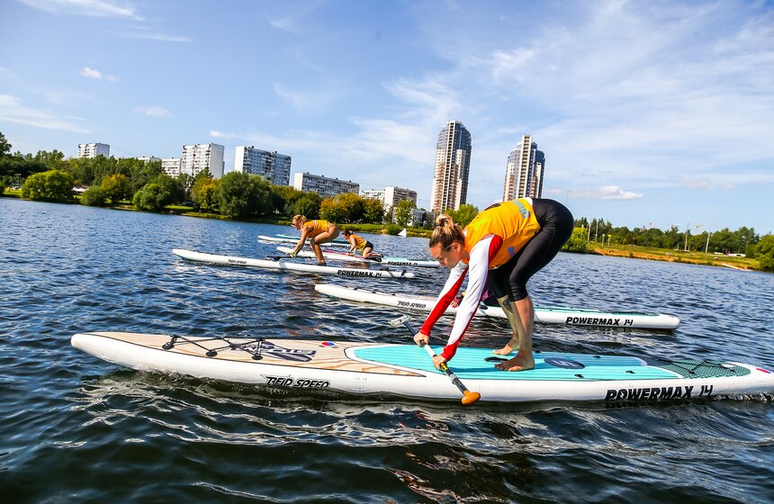 "Лови волну". В столице прошла гонка Strong Waves Tour по SUP-серфингу 14 фото