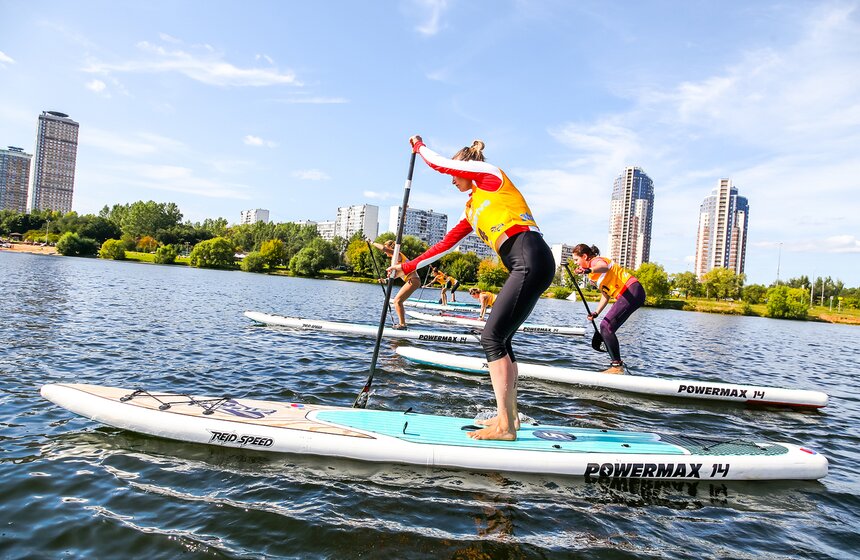 "Лови волну". В столице прошла гонка Strong Waves Tour по SUP-серфингу 15 фото