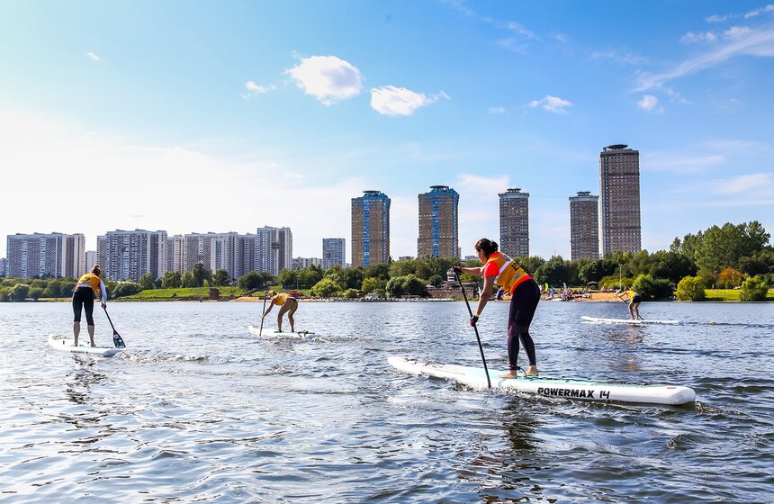 "Лови волну". В столице прошла гонка Strong Waves Tour по SUP-серфингу 16 фото