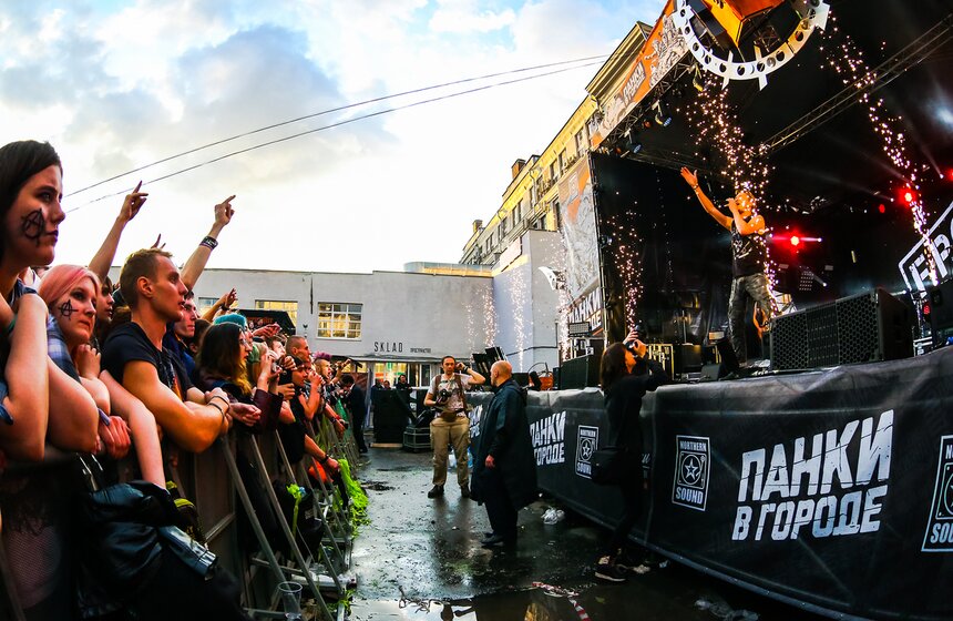 В Москве прошел панк-рок фестиваль "Панки в городе" 24 фото