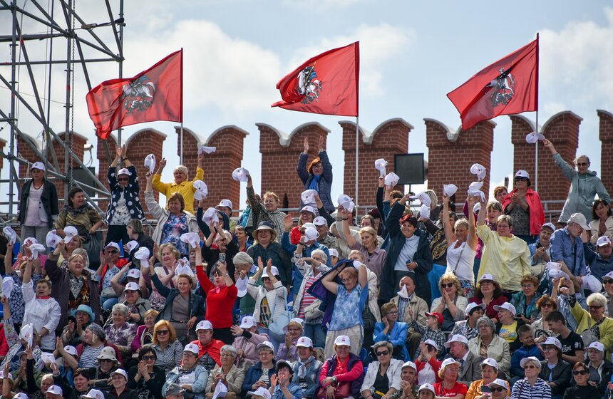 День "Московского долголетия" прошел на фестивале "Спасская башня" 10 фото