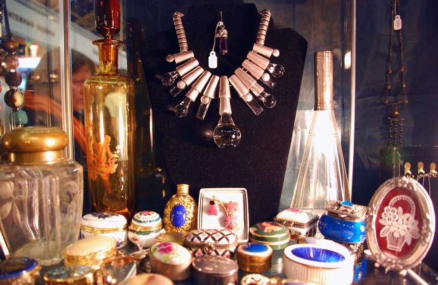 На Тишинке открылась юбилейная выставка "Блошиный рынок" 21 фото