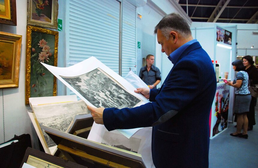 На Тишинке открылась юбилейная выставка "Блошиный рынок" 4 фото