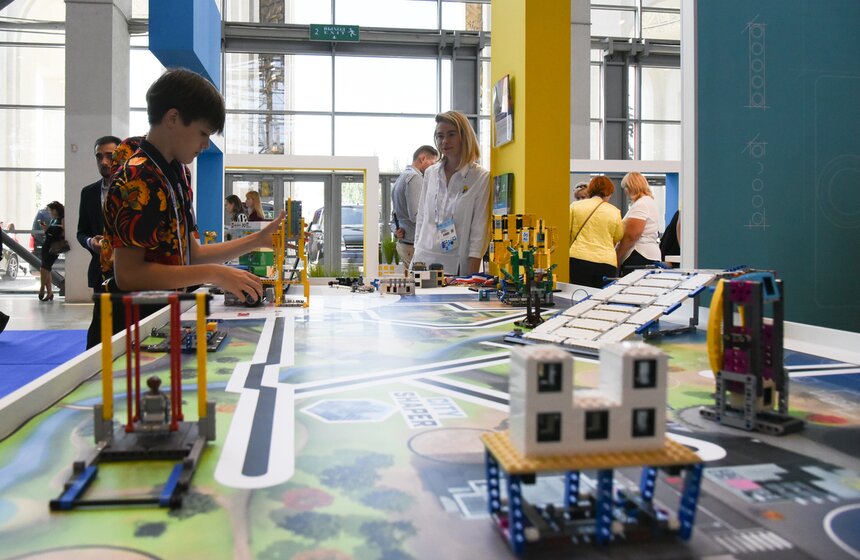 На ВДНХ стартовал форум "Город образования" 26 фото