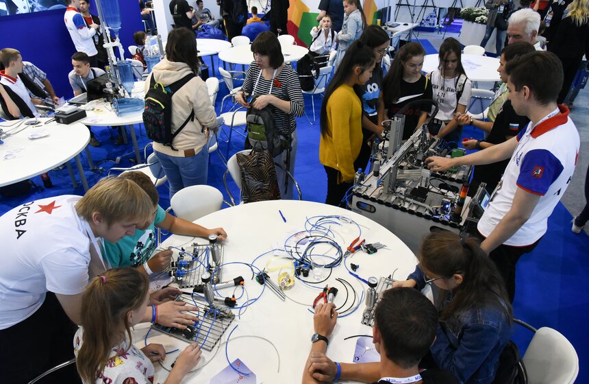 На ВДНХ стартовал форум "Город образования" 3 фото