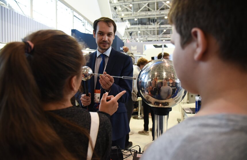 На ВДНХ стартовал форум "Город образования" 27 фото