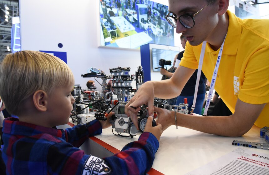 На ВДНХ стартовал форум "Город образования" 17 фото