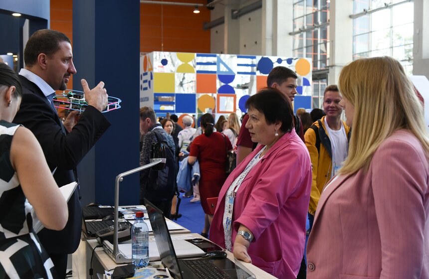 На ВДНХ стартовал форум "Город образования" 25 фото
