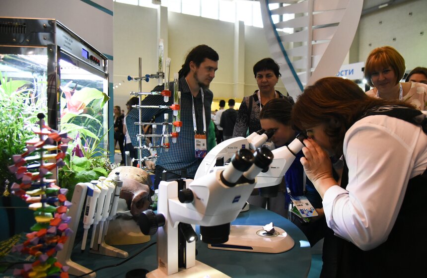 На ВДНХ стартовал форум "Город образования" 10 фото