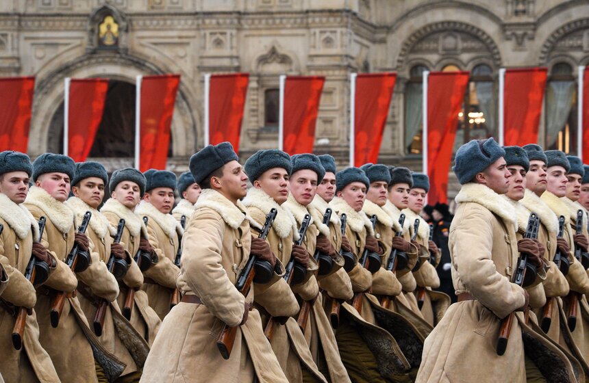 Репетиция марша в честь парада 1941 года прошла на Красной площади 25 фото