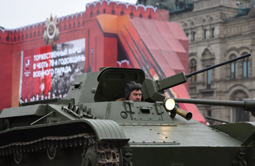 Репетиция марша в честь парада 1941 года прошла на Красной площади 33 фото