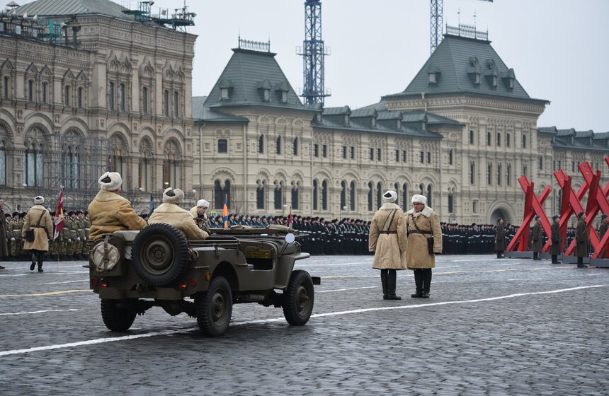 Репетиция марша в честь парада 1941 года прошла на Красной площади 19 фото