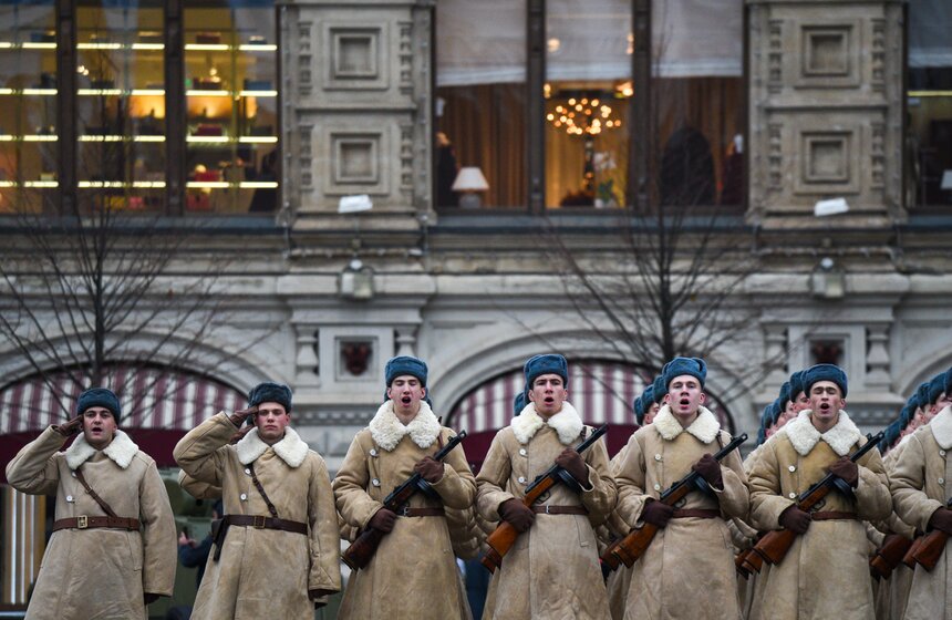 Репетиция марша в честь парада 1941 года прошла на Красной площади 14 фото
