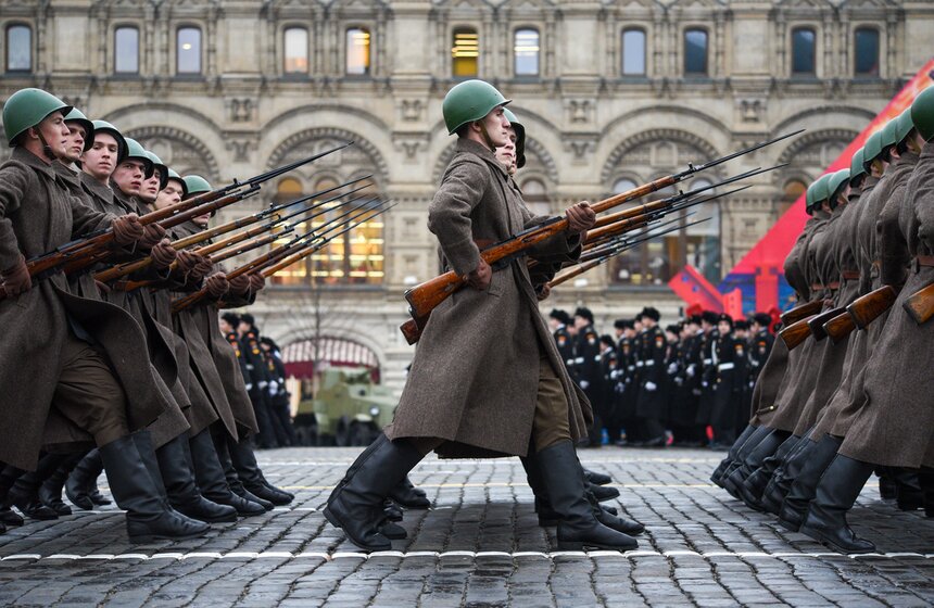 Репетиция марша в честь парада 1941 года прошла на Красной площади 24 фото