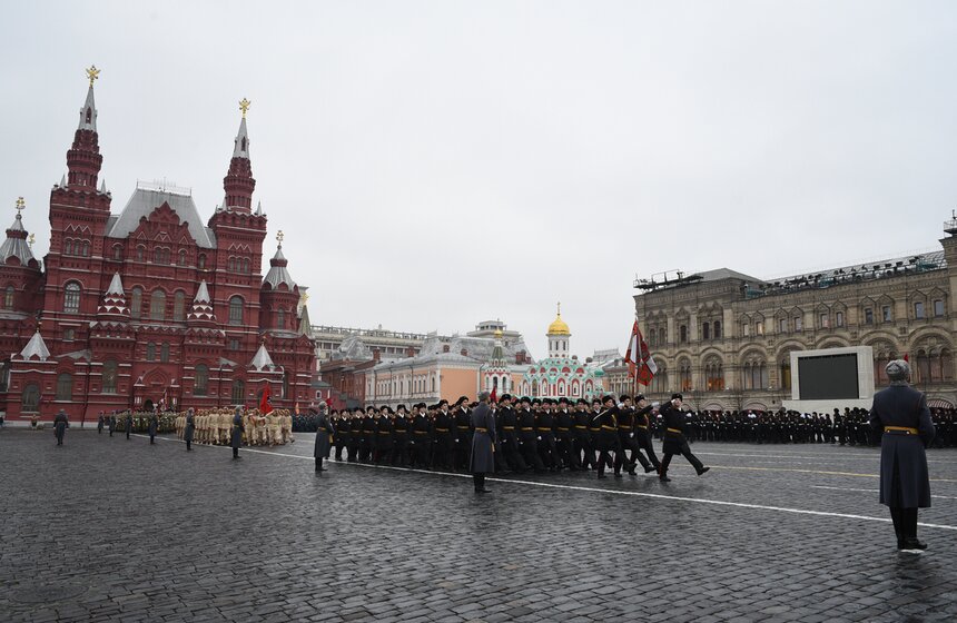 Репетиция марша в честь парада 1941 года прошла на Красной площади 28 фото