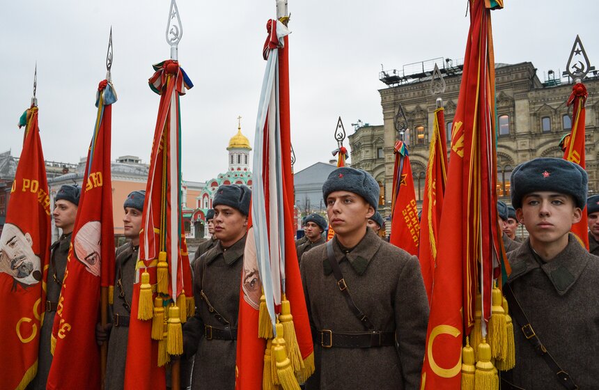 Репетиция марша в честь парада 1941 года прошла на Красной площади 9 фото