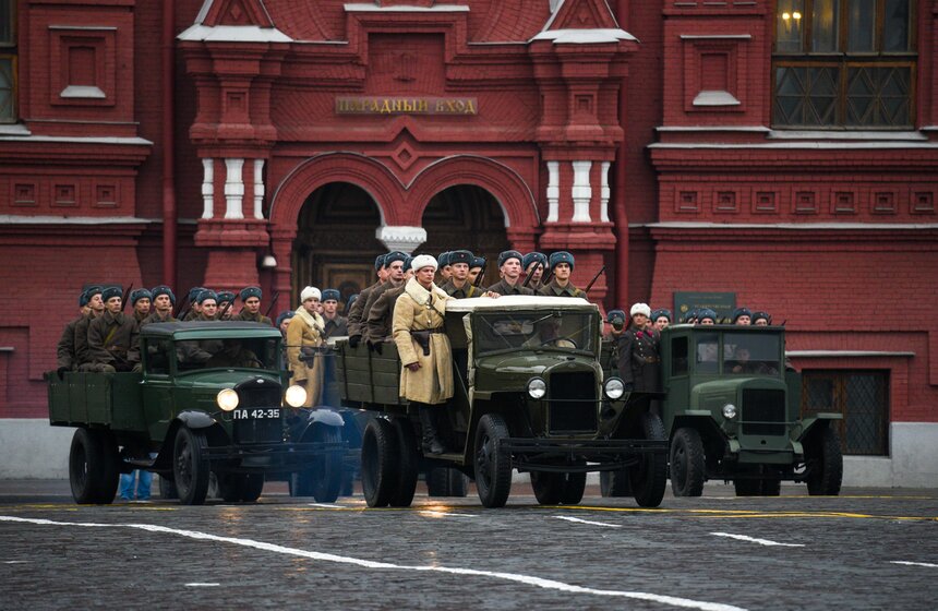 Репетиция марша в честь парада 1941 года прошла на Красной площади 16 фото