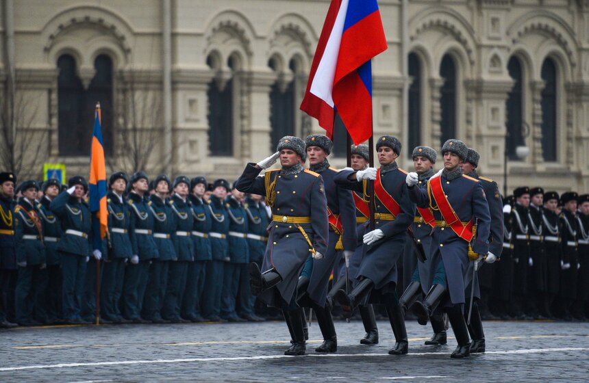 Репетиция марша в честь парада 1941 года прошла на Красной площади 12 фото